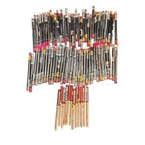 81 L’Oréal colour rich matte anti feathering red pink nude  purple lip liners